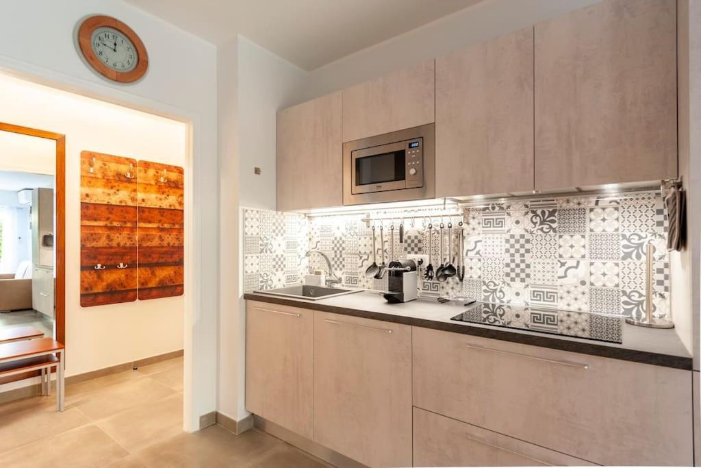 Superbe Studio Avec Terrasse En Front De Mer Menton Exterior photo