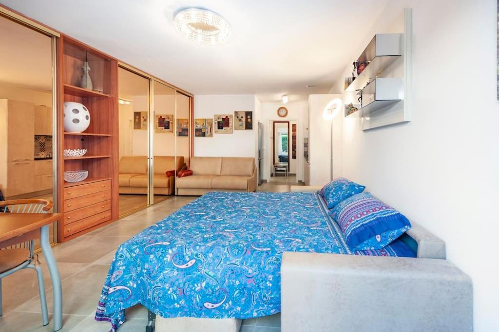 Superbe Studio Avec Terrasse En Front De Mer Menton Exterior photo
