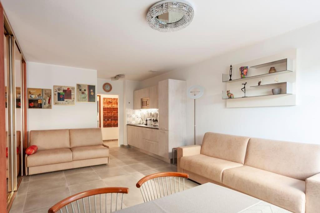 Superbe Studio Avec Terrasse En Front De Mer Menton Exterior photo