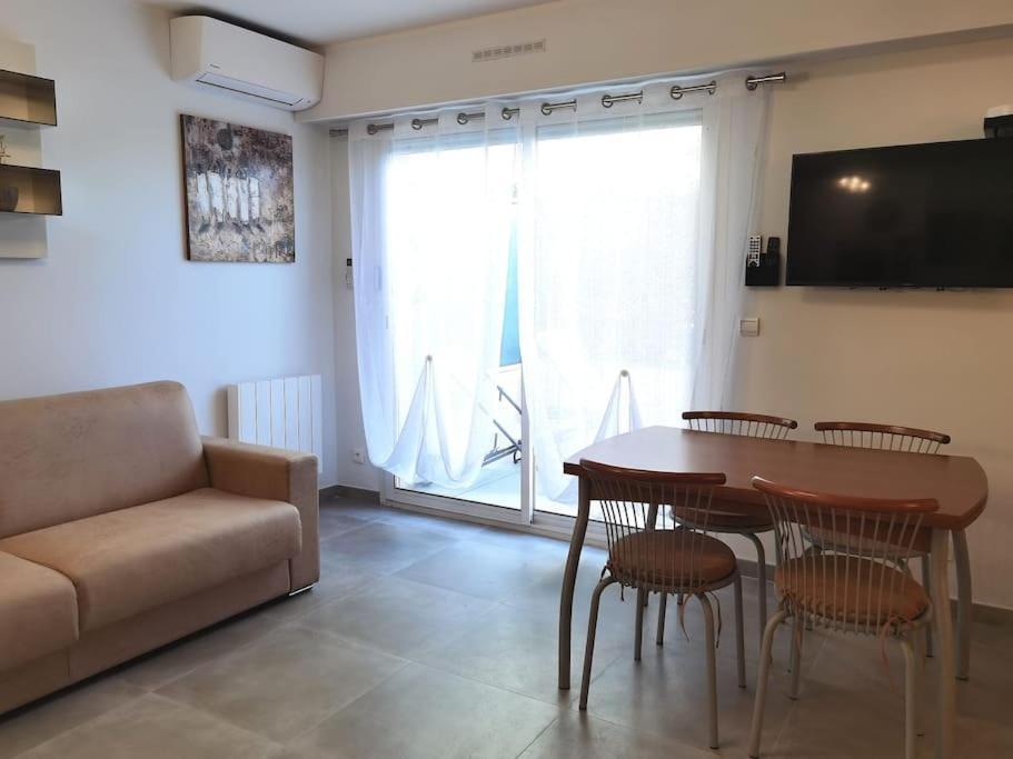 Superbe Studio Avec Terrasse En Front De Mer Menton Exterior photo