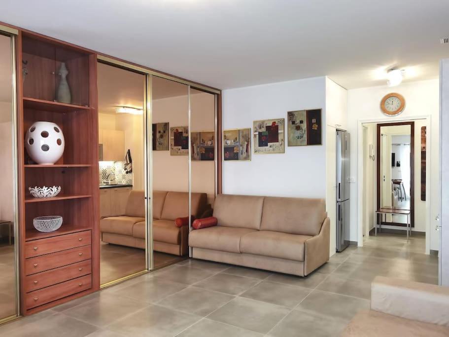 Superbe Studio Avec Terrasse En Front De Mer Menton Exterior photo