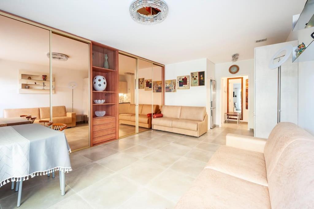 Superbe Studio Avec Terrasse En Front De Mer Menton Exterior photo